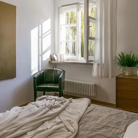 Modernist In The Old Town *