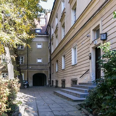 Modernist In The Old Town *